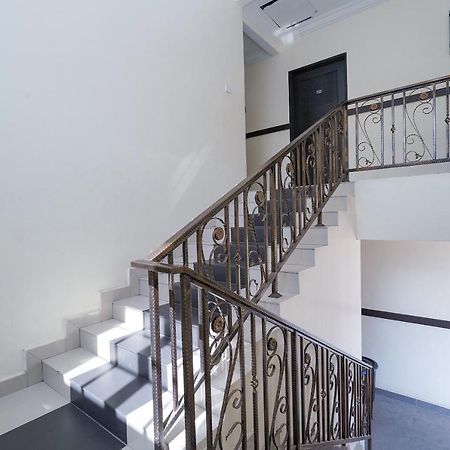 Oyo 90451 Bangi Moya Guesthouse Экстерьер фото