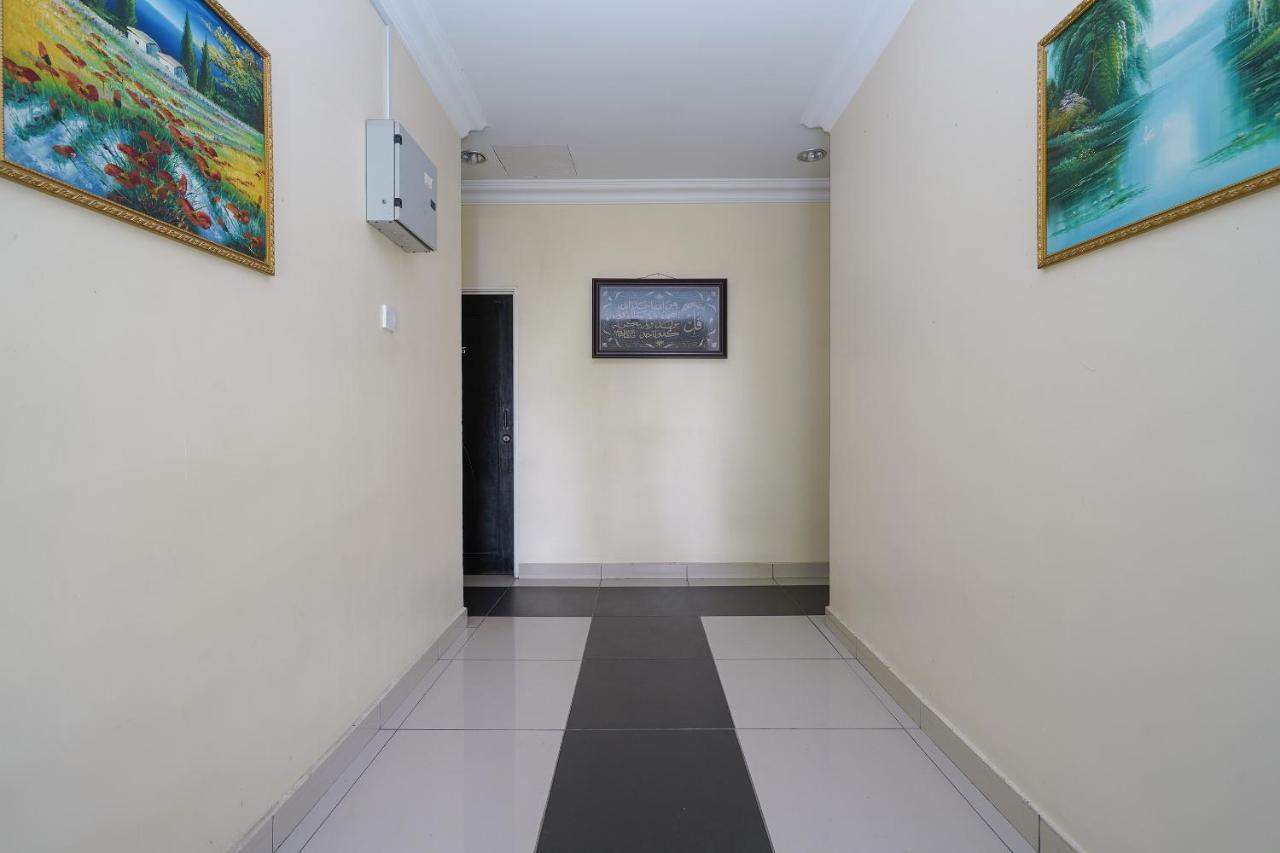 Oyo 90451 Bangi Moya Guesthouse Экстерьер фото