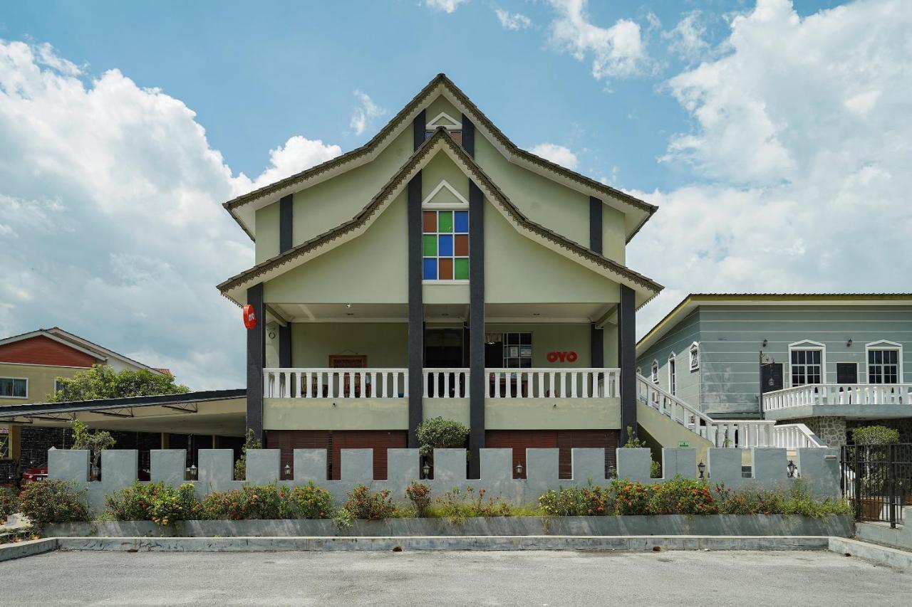 Oyo 90451 Bangi Moya Guesthouse Экстерьер фото