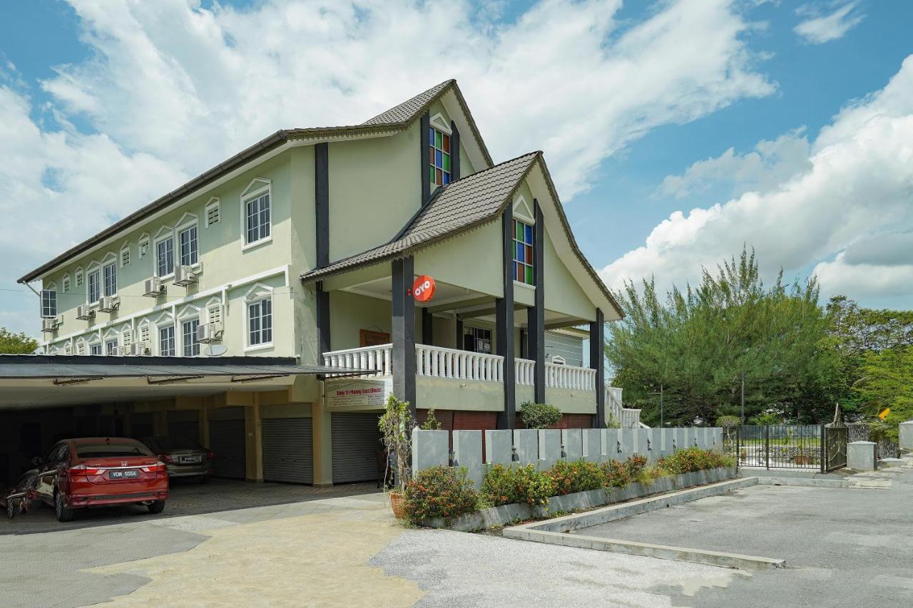Oyo 90451 Bangi Moya Guesthouse Экстерьер фото