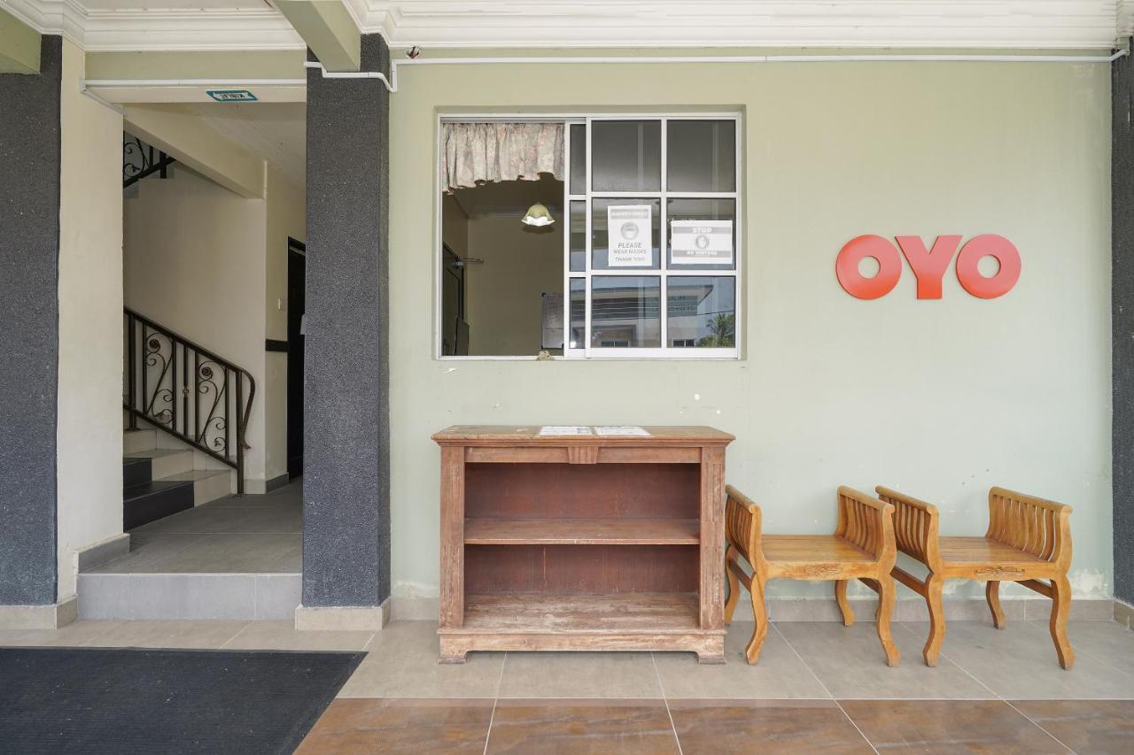 Oyo 90451 Bangi Moya Guesthouse Экстерьер фото
