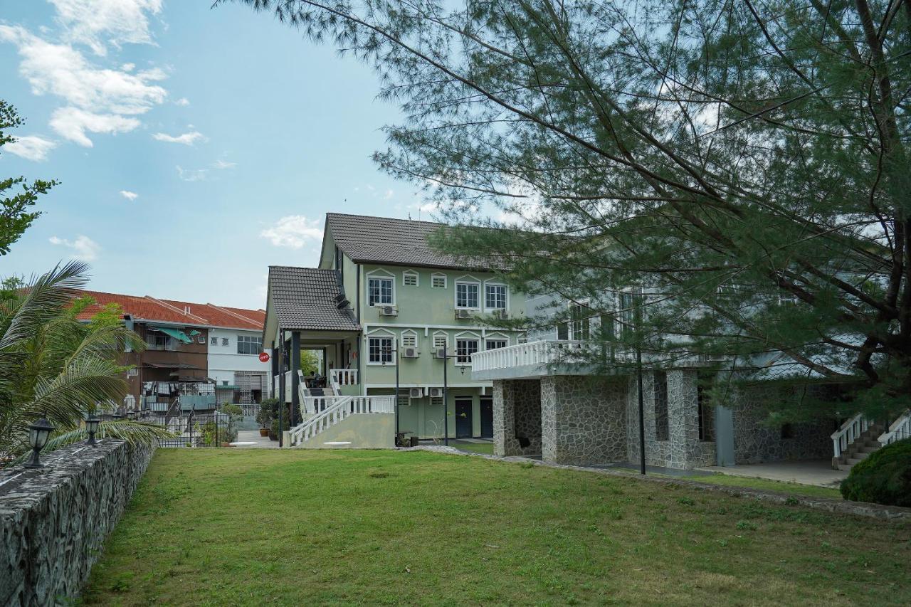 Oyo 90451 Bangi Moya Guesthouse Экстерьер фото