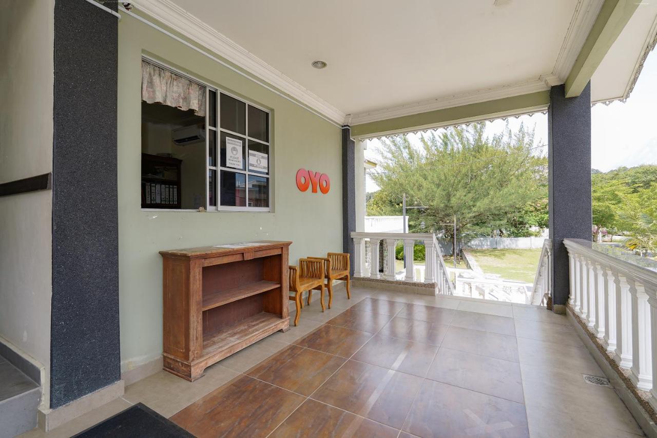Oyo 90451 Bangi Moya Guesthouse Экстерьер фото