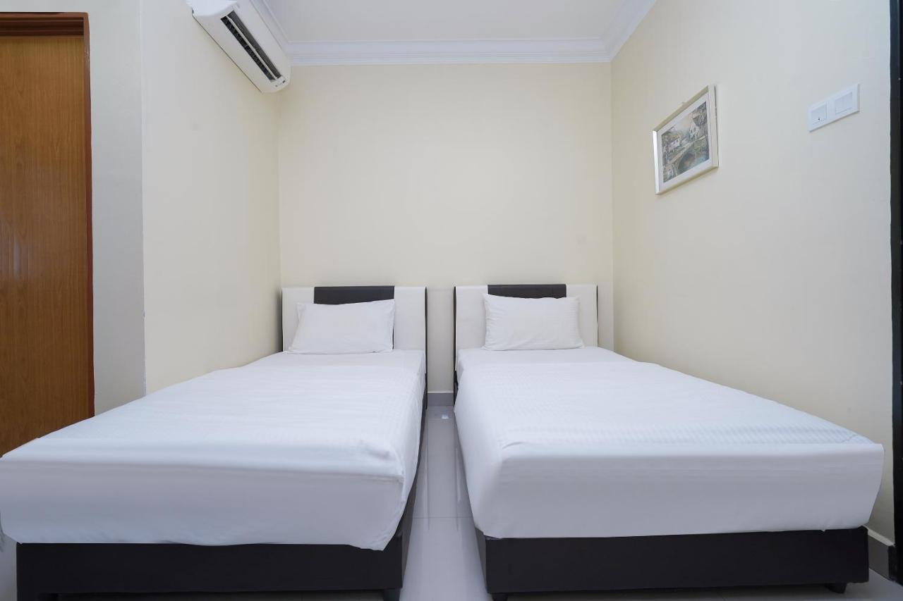 Oyo 90451 Bangi Moya Guesthouse Экстерьер фото