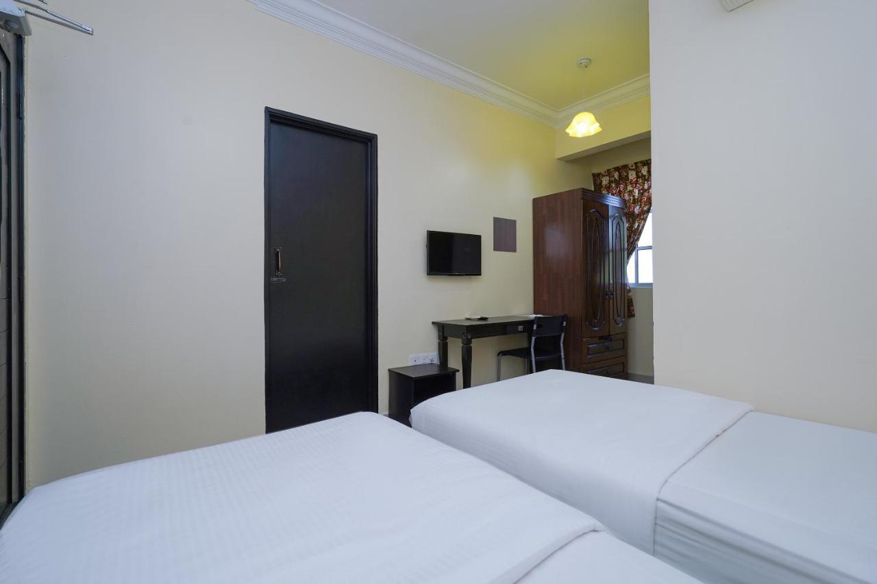 Oyo 90451 Bangi Moya Guesthouse Экстерьер фото